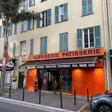 Magnifique Au Bord De *