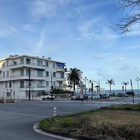 Magnifique Au Bord De *