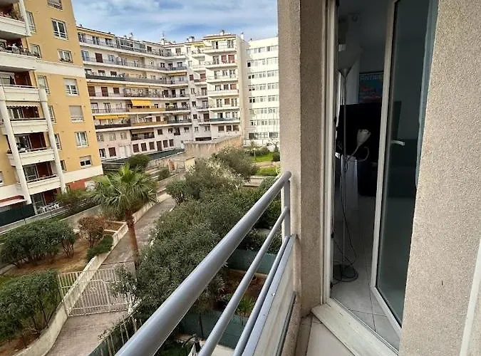 Magnifique Au Bord De *